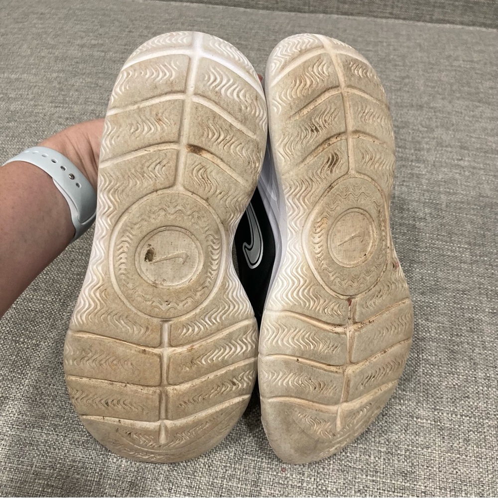 Nike Black and White Slip-On Sneakers 7Y - Picture 3 of 4